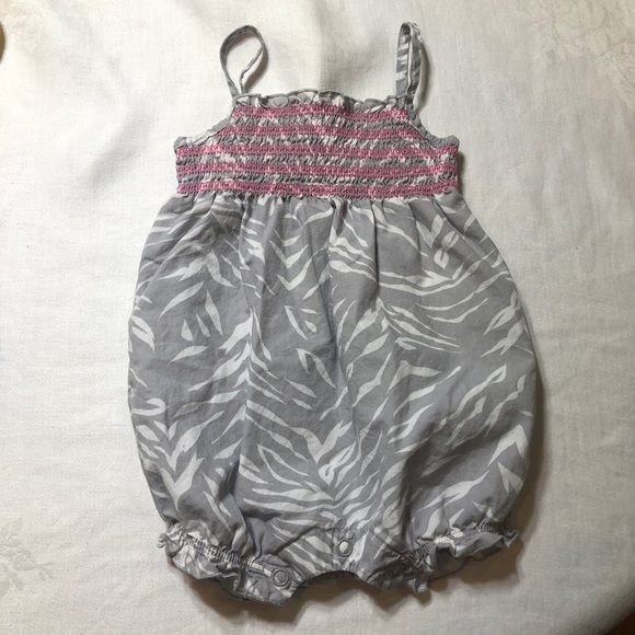 Girl’s 0-3M Mixed Onesie Bundle - Picture 12 of 13